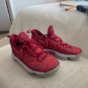 KD youth size 4.5